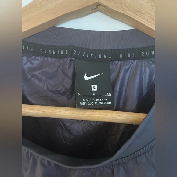 Nike Running Division Navy Packable Long Sleeve Top - Picture 3 of 11